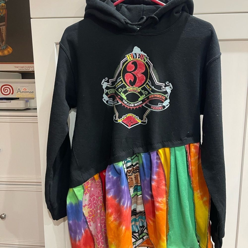 Black hoodie with colorful asymmetrical peplum - Picture 7 of 7